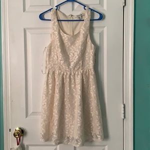 floral lace dress | Forever 21 | Cream color |